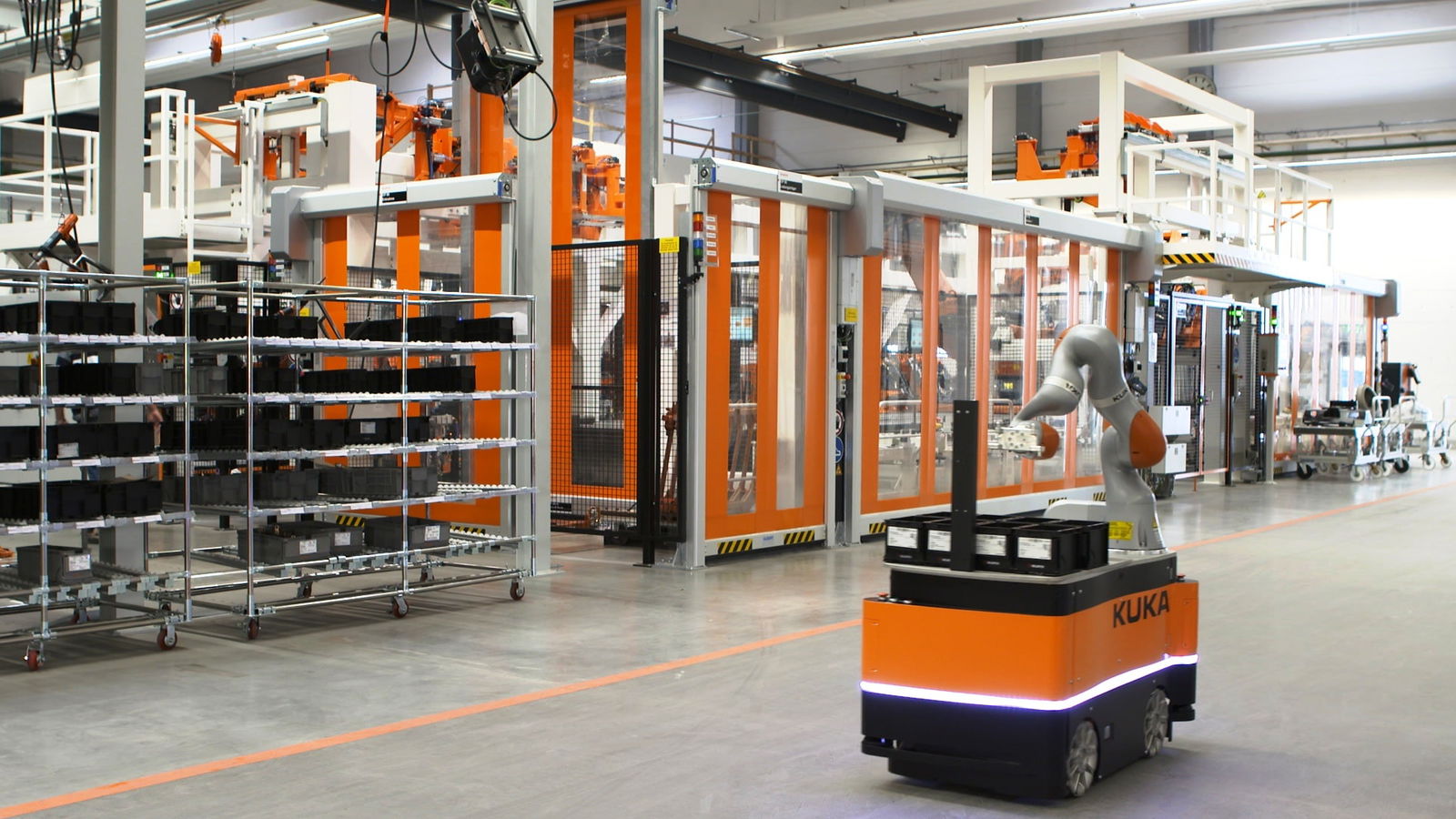 Der "intelligent industrial work assistant" - kurz: KMR iiwa - in Aktion