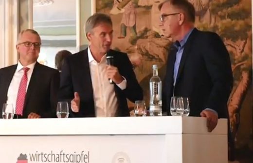 Frank Schäffler, Achim Berg und Dietmar Bartsch diskutieren auf dem Wirtschaftsgipfel